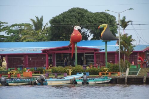 Tourism_in_Costa_Rica_01.jpg