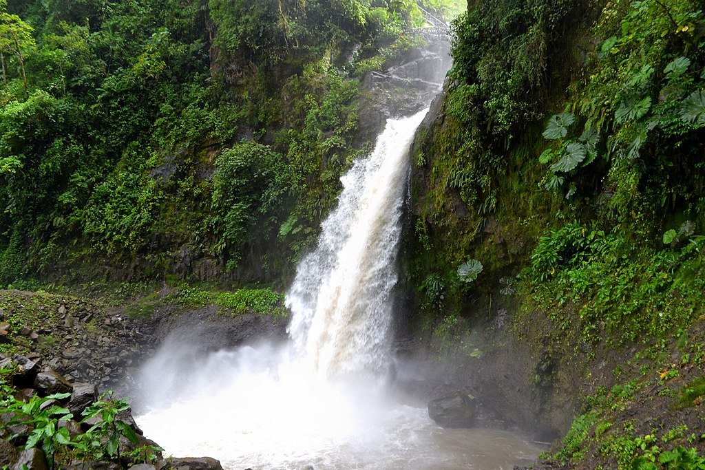 La Paz Waterfall Gardens near San Jose Costa Rica, Smile Brighter in Costa Rica, Brighter Smiles Dental Tourism, brightersmilesdt.com