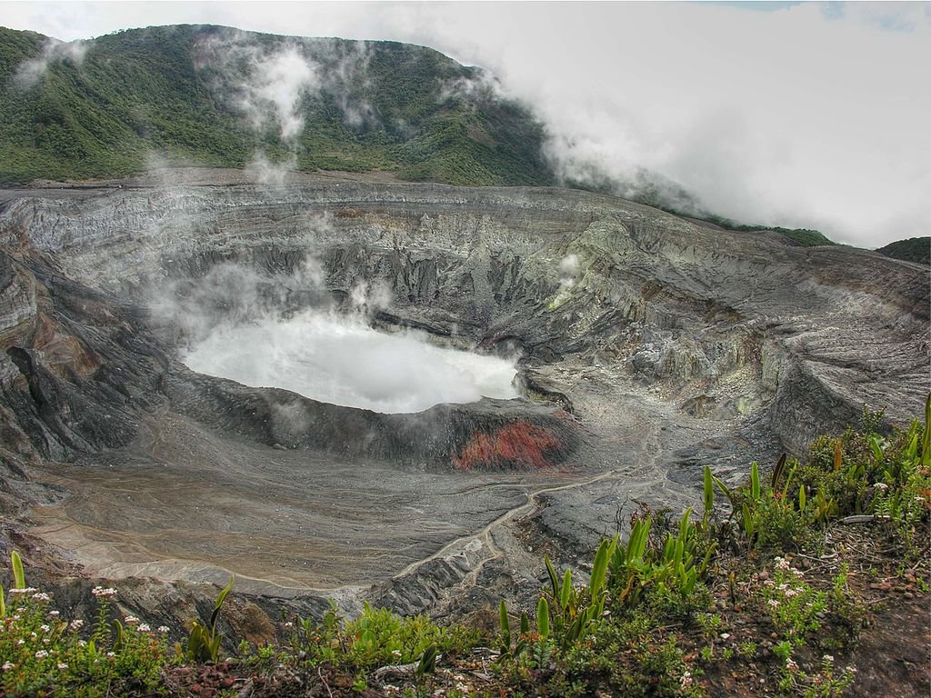 Poas Volcano near San Jose Costa Rica, Smile Brighter in Costa Rica, Brighter Smiles Dental Tourism, brightersmilesdt.com